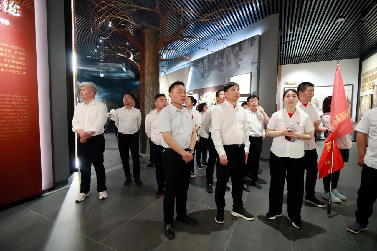 砥砺初心使命,汲取奋进力量丨米兰app登录入口_米兰online(中国)乳业集团党委组织开展学习“焦裕禄精神”主题党日活动 砥砺初心使命,汲取奋进力量丨米兰app登录入口_米兰online(中国)乳业集团党委组织开展学习“焦裕禄精神”主题党日活动