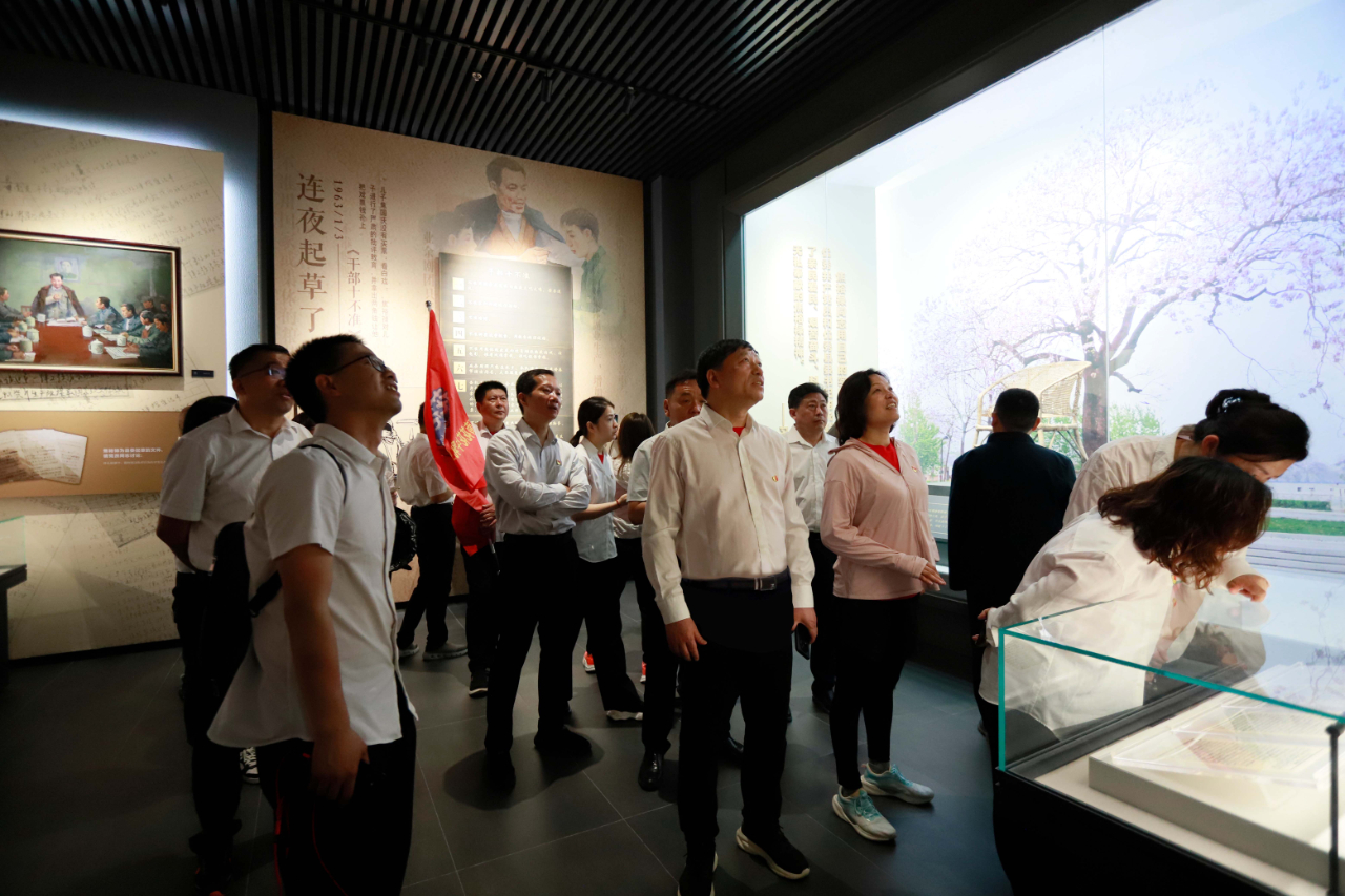 砥砺初心使命,汲取奋进力量丨米兰app登录入口_米兰online(中国)乳业集团党委组织开展学习“焦裕禄精神”主题党日活动 砥砺初心使命,汲取奋进力量丨米兰app登录入口_米兰online(中国)乳业集团党委组织开展学习“焦裕禄精神”主题党日活动