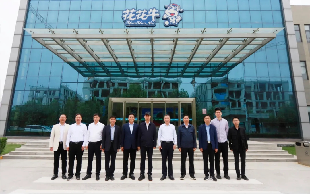 中国工程院院士任发政莅临米兰app登录入口_米兰online(中国)乳业集团调研指导工作