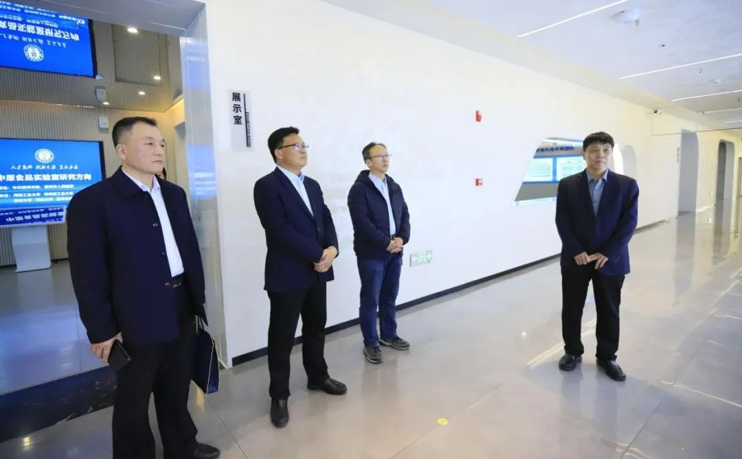 米兰app登录入口_米兰online(中国)乳业集团党委书记、董事长唐洪峰一行赴中原食品实验室同中国工程院院士、中原食品实验室主任任发政座谈交流 米兰app登录入口_米兰online(中国)乳业集团党委书记、董事长唐洪峰一行赴中原食品实验室同中国工程院院士、中原食品实验室主任任发政座谈交流