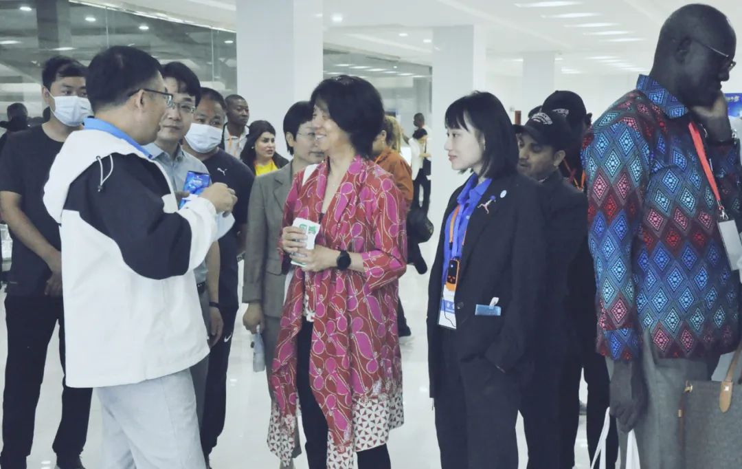 北京大学南南合作与发展学院教授、全球伙伴关系主任周咏梅一行莅临米兰app登录入口_米兰online(中国)平舆瑞亚牧业参观调研 北京大学南南合作与发展学院教授、全球伙伴关系主任周咏梅一行莅临米兰app登录入口_米兰online(中国)平舆瑞亚牧业参观调研