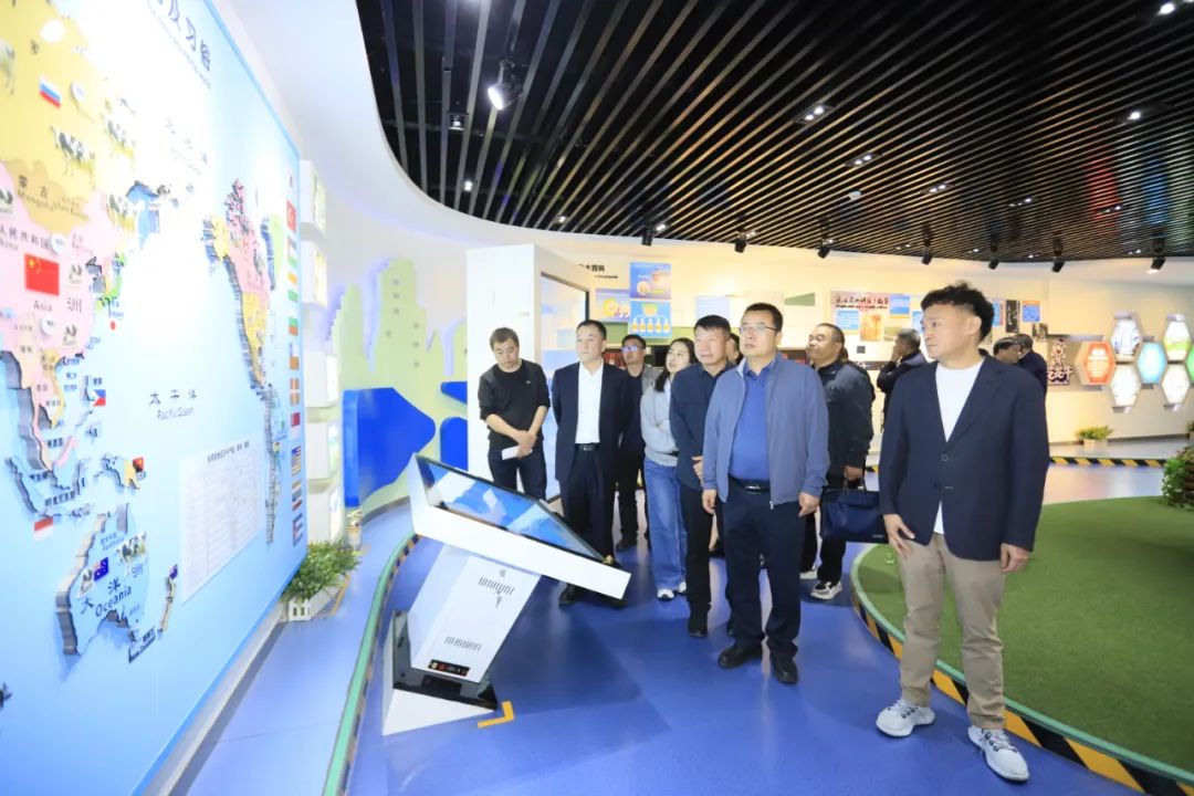 米兰app登录入口_米兰online(中国)丨宁夏农业农村厅畜牧兽医局局长洪龙一行莅临米兰app登录入口_米兰online(中国)参观调研