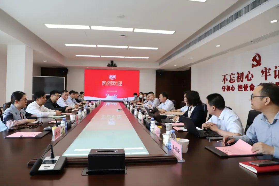交流促提升 互动谋发展|米兰app登录入口_米兰online(中国)乳业集团总裁杨永带队分别赴广东燕塘乳业及越秀风行乳业参观交流 交流促提升 互动谋发展|米兰app登录入口_米兰online(中国)乳业集团总裁杨永带队分别赴广东燕塘乳业及越秀风行乳业参观交流