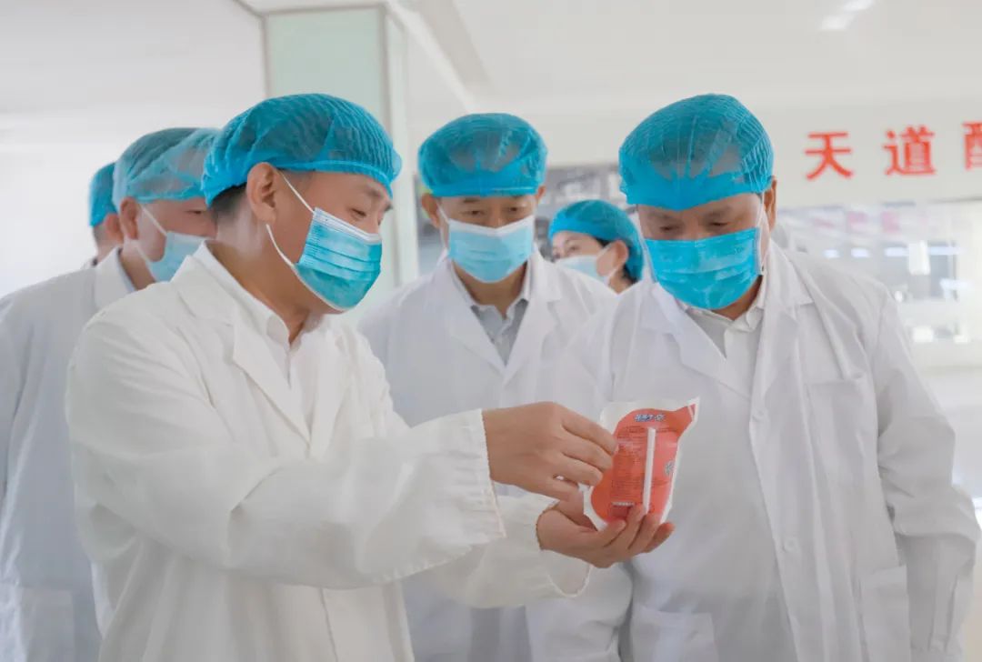 快讯丨河南省人民政府副省长武国定莅临米兰app登录入口_米兰online(中国)乳业集团瑞亚牧业调研奶源基地建设情况