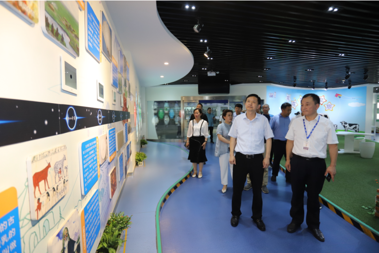 快讯|郑州市二七区委副书记、区长虎荣鑫莅临河南米兰app登录入口_米兰online(中国)乳业集团调研