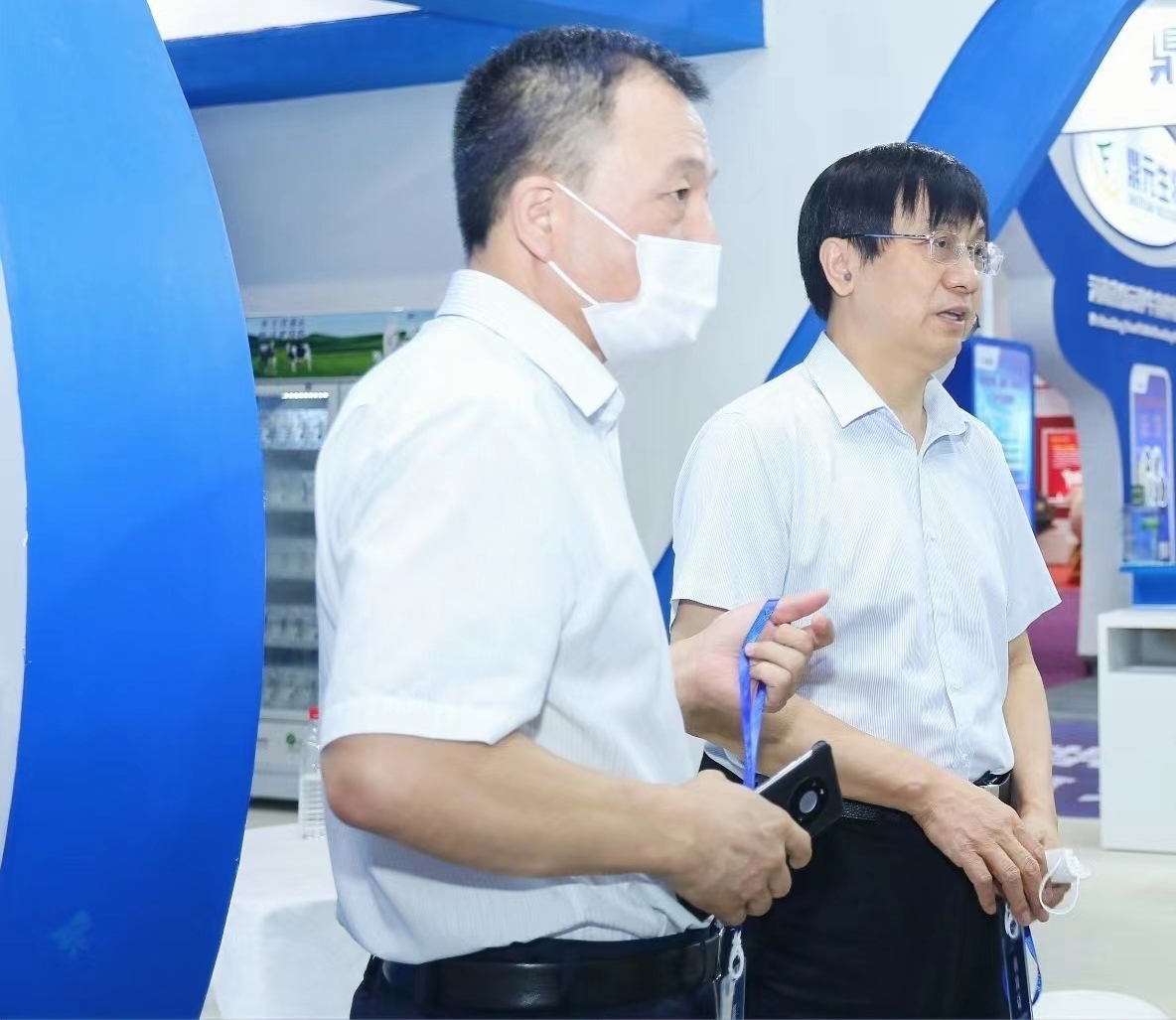 米兰app登录入口_米兰online(中国) | 第34届中原畜牧业交易博览会开幕河南省人民政府副省长武国定莅临米兰app登录入口_米兰online(中国)展台参观