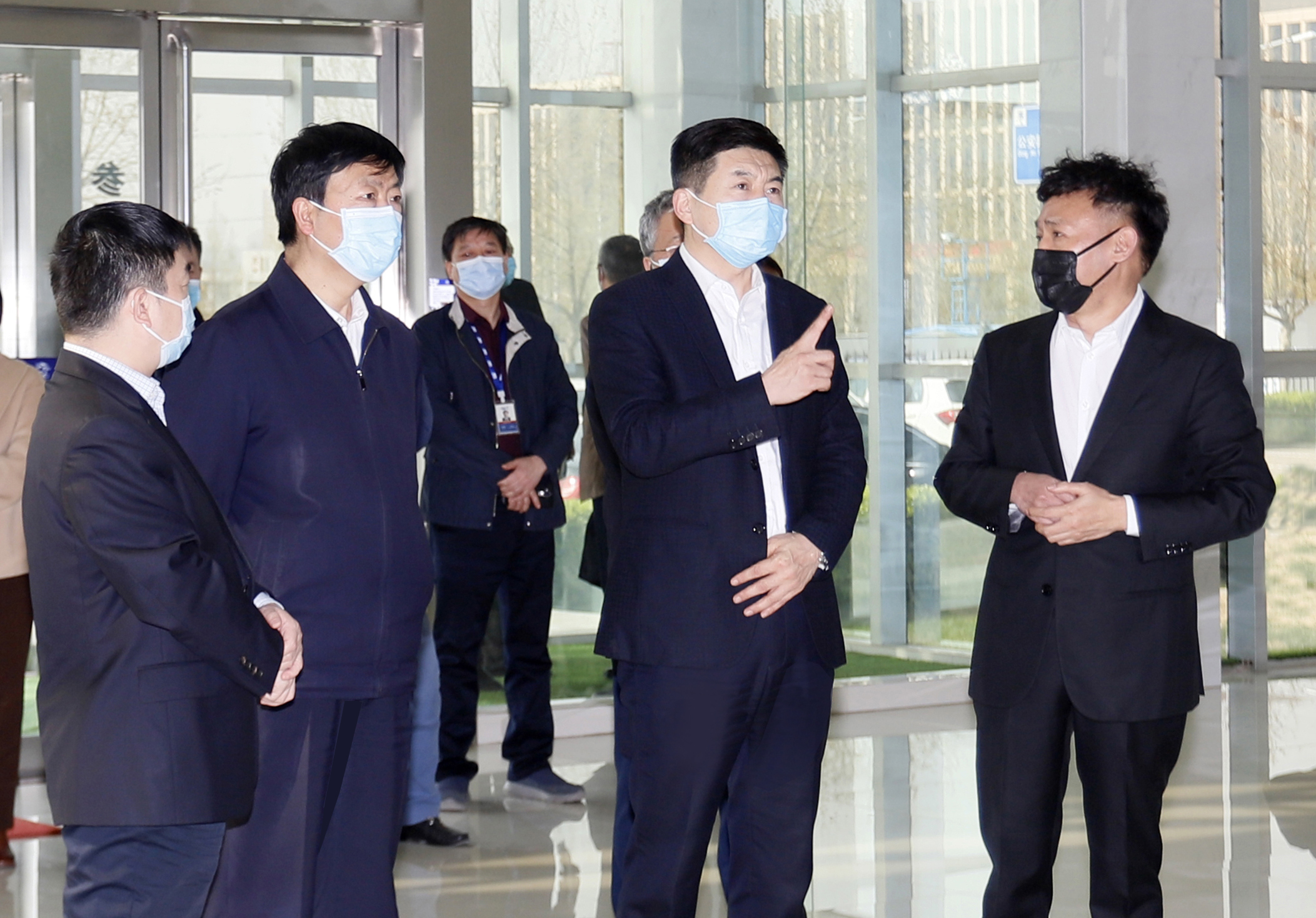 河南省委常委、副省长费东斌莅临 米兰app登录入口_米兰online(中国)乳业集团调研