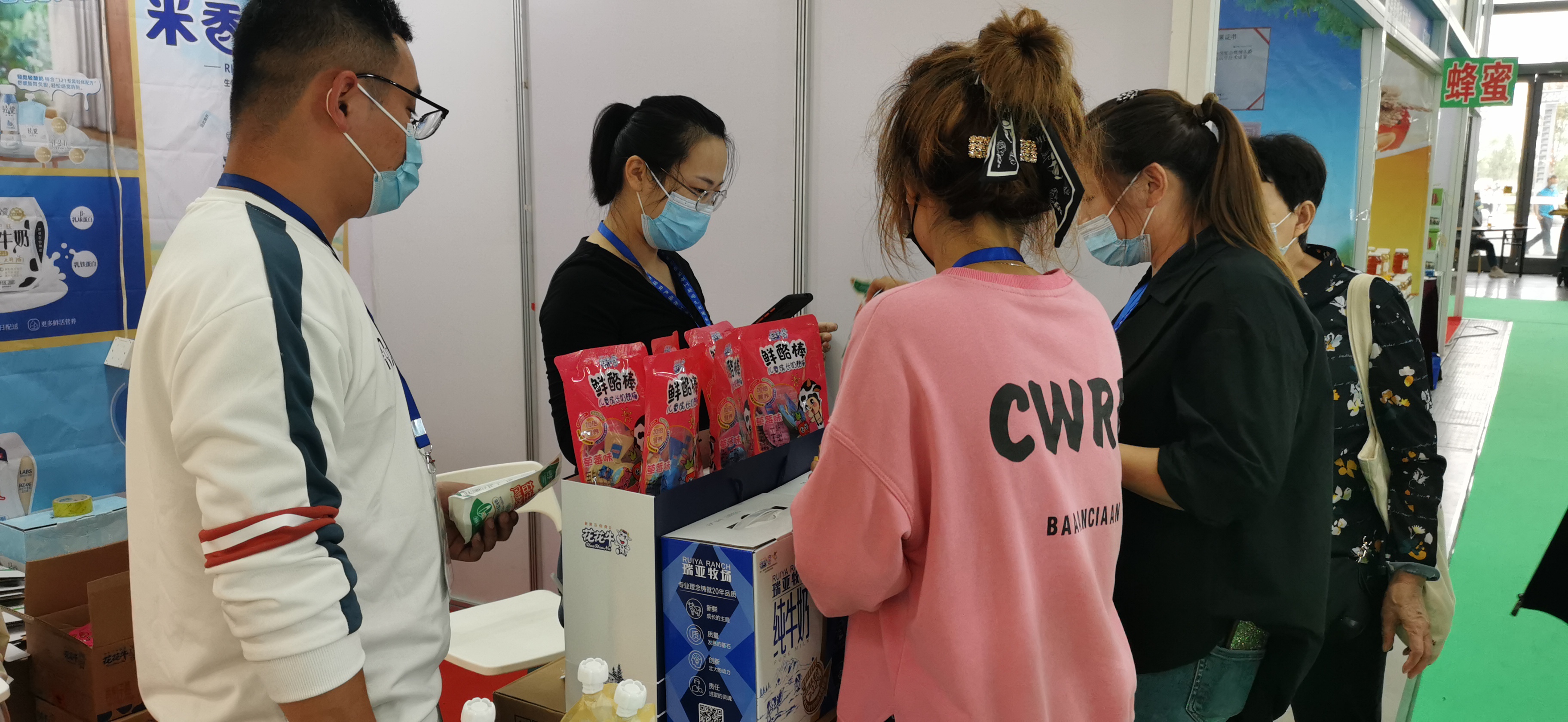 喜报 | 米兰app登录入口_米兰online(中国)轻觉酸奶荣获第二十四届中国农产品加工业投资贸易洽谈会金质产品奖 喜报 | 米兰app登录入口_米兰online(中国)轻觉酸奶荣获第二十四届中国农产品加工业投资贸易洽谈会金质产品奖