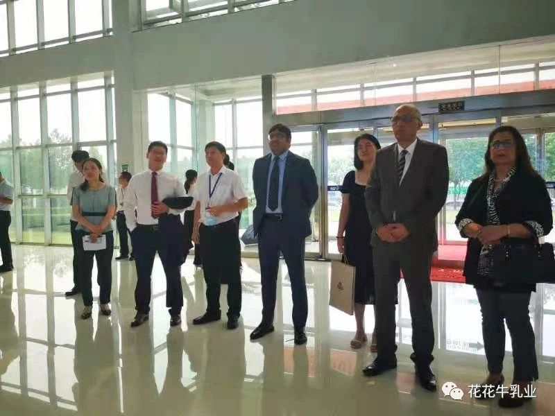 巴基斯坦驻华大使莫因·哈克 莅临米兰app登录入口_米兰online(中国)乳业集团参观访问