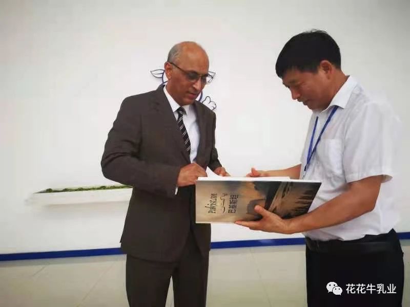 巴基斯坦驻华大使莫因·哈克 莅临米兰app登录入口_米兰online(中国)乳业集团参观访问