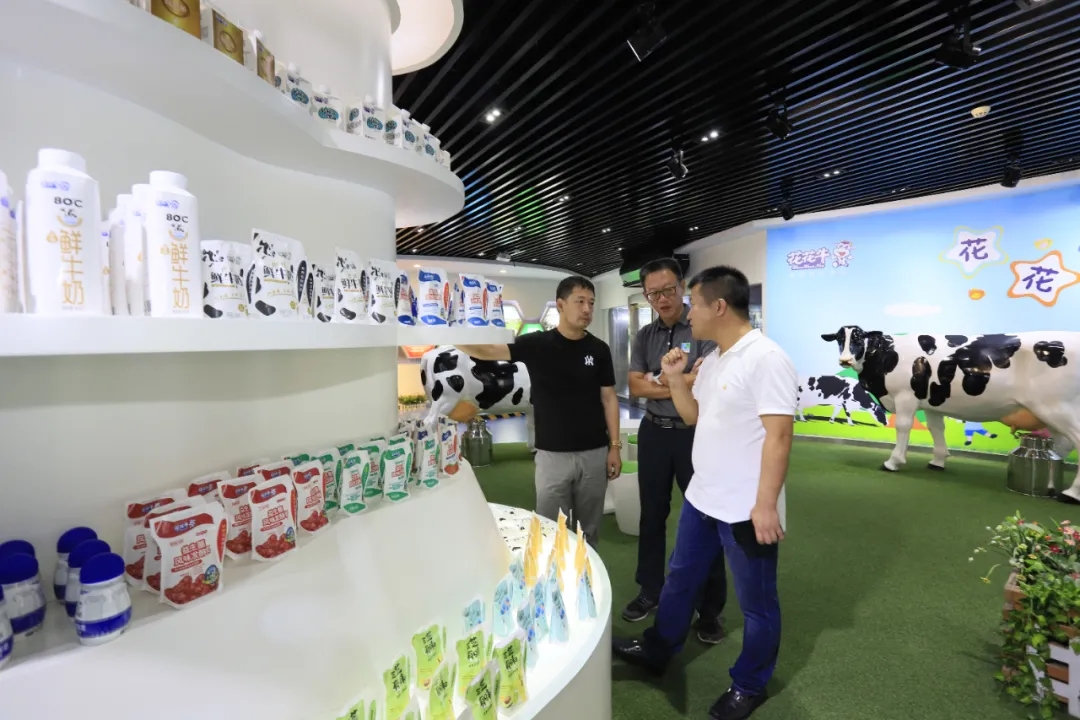 快讯 | 长江商学院智能制造学会走进米兰app登录入口_米兰online(中国)乳业集团