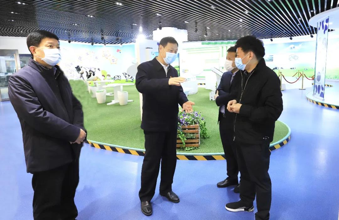 河南省委农办主任、农业农村厅厅长申延平一行调研河南米兰app登录入口_米兰online(中国)乳业集团 河南省委农办主任、农业农村厅厅长申延平一行调研河南米兰app登录入口_米兰online(中国)乳业集团