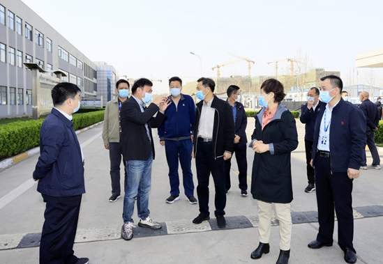 郑州市人大副主任孙黎、市政府副市长李喜安一行 莅临米兰app登录入口_米兰online(中国)开展“三送一强”活动 郑州市人大副主任孙黎、市政府副市长李喜安一行 莅临米兰app登录入口_米兰online(中国)开展“三送一强”活动