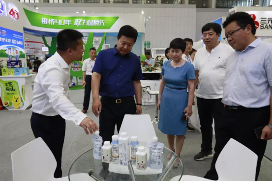 致敬祖国70华诞 |米兰app登录入口_米兰online(中国)亮相第十届中国奶业大会 致敬祖国70华诞 |米兰app登录入口_米兰online(中国)亮相第十届中国奶业大会
