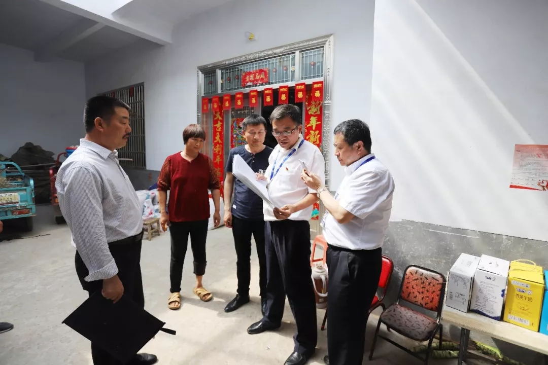 米兰app登录入口_米兰online(中国)乳业集团走访慰问贫困户 结对帮扶暖人心