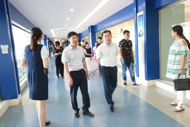 河南省食品安全座谈会暨百场食安讲座进校园启动仪式在米兰app登录入口_米兰online(中国)举行 河南省食品安全座谈会暨百场食安讲座进校园启动仪式在米兰app登录入口_米兰online(中国)举行