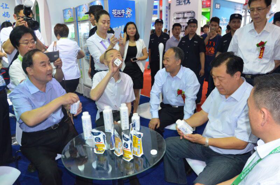 米兰app登录入口_米兰online(中国)牛气冲天！农业部长品尝“领畅”点赞，又获国际奶业平台青睐