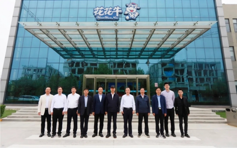 中国工程院院士任发政莅临米兰app登录入口_米兰online(中国)乳业集团调研指导工作