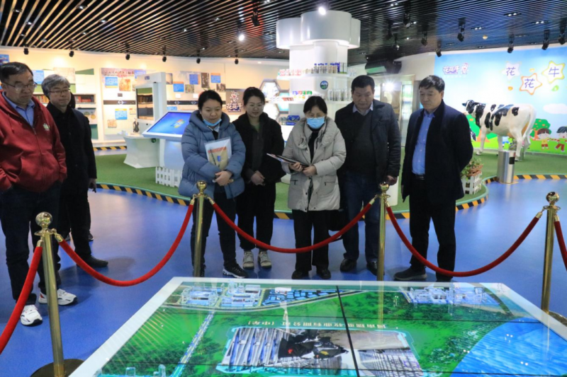 米兰app登录入口_米兰online(中国)丨农业农村部食物与营养发展研究所调研组徐伟平一行莅临米兰app登录入口_米兰online(中国)乳业集团考察调研