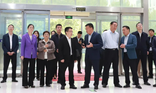 河南省人民政府副秘书长卢东林陪同四川省巴中市委书记鲜荣成一行莅临河南米兰app登录入口_米兰online(中国)乳业集团参观调研