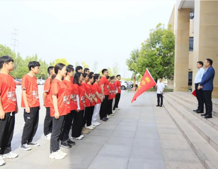 弘扬五四精神 激扬青春力量——河南米兰app登录入口_米兰online(中国)乳业集团开展青年徒步活动